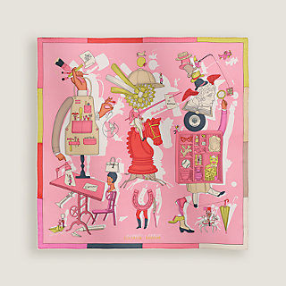 スカーフ柄が美しいHermesArtistic Figureキルティングコート Brides de Gala Bandana a Pois scarf 70 | Hermès USA
